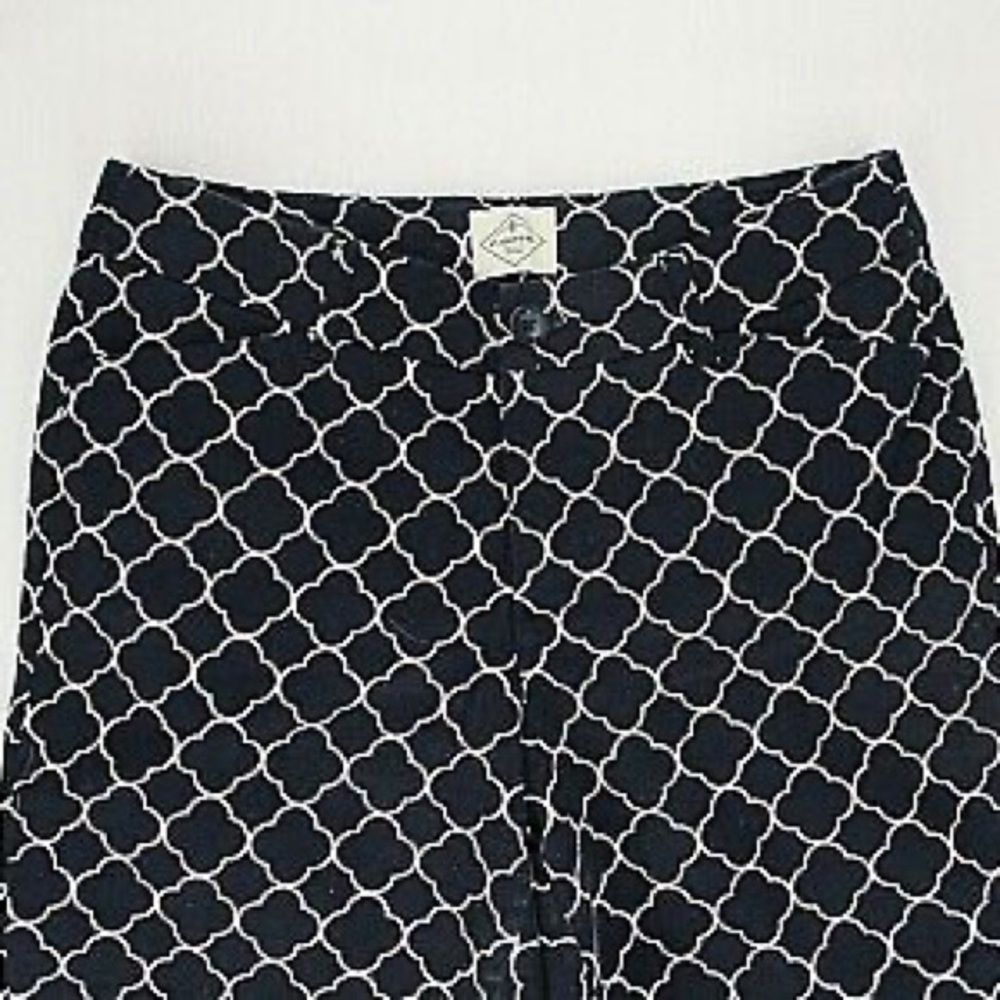 St. John's Bay Women’s 6 Cotton Chino Crop Pants Black White Geometric Mid-Rise - Picture 10 of 13